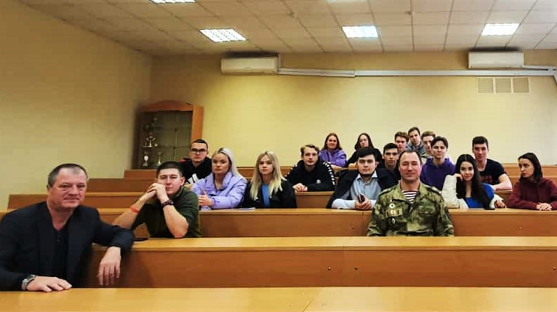 Член Высшего совета «СИЛЬНОЙ РОССИИ» Иван Мечишев провел урок мужества ...