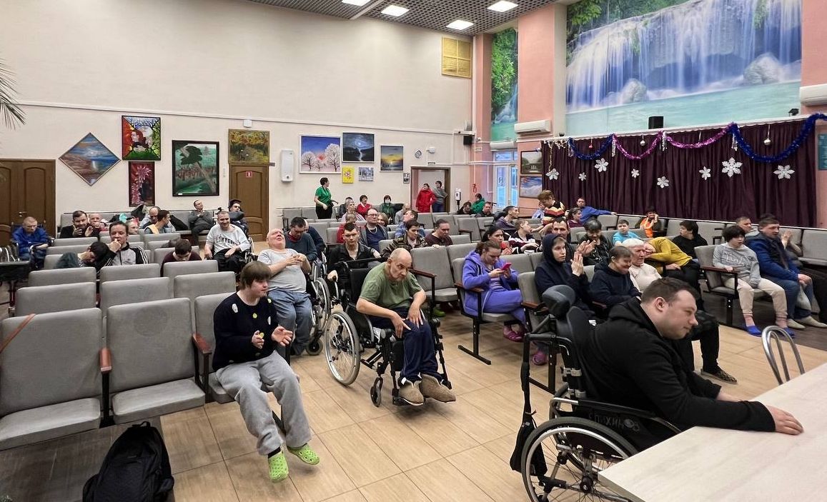 тренинге в подростковом клубе. киномир сокол расписание. клуб для подростков. реклама подросткового клуба. реклама клуба для подростков.